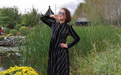 把女朋友摁在床上强行种草莓